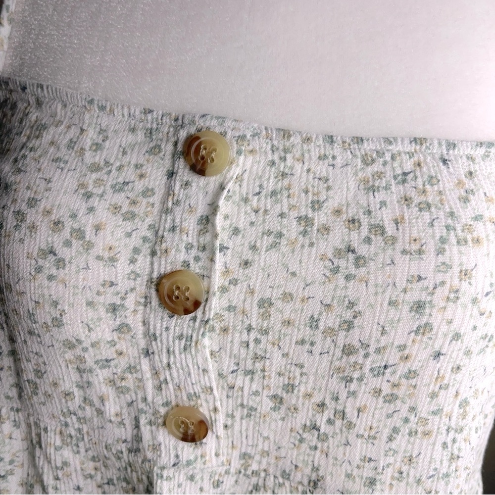 PAPER CRANE Floral Spaghetti Strap Top with button accent on front